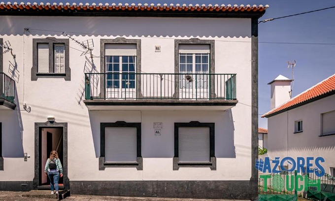 Biscoitos Apartment | Inviting Casa do Mirante: Guest Rated 7.9/10 Experience