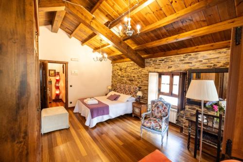 Vilarrube House | Discover Casa do Morcego: Top-Rated Hotel with Hot Tub