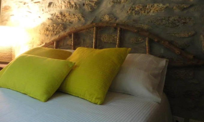 Sendim House | Inviting Casa do Palheiro: Breakfast & Family-Friendly Stay