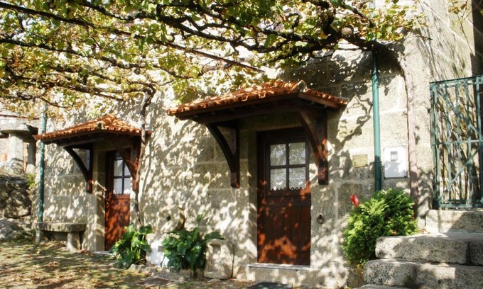 Lindoso House | Pet and Child-Friendly Retreat at Casa Do Pomar