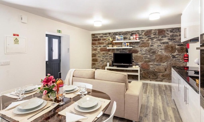 Prazeres House | Elegant Casa do Porto - Exceptional 4-Star Child-Friendly Stay