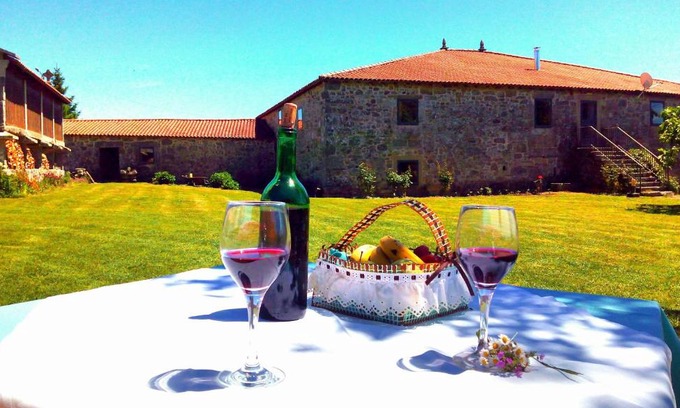 Surribas Bed & Breakfast | Pet-Friendly Retreat at Casa do Portomeñe Awaits You!