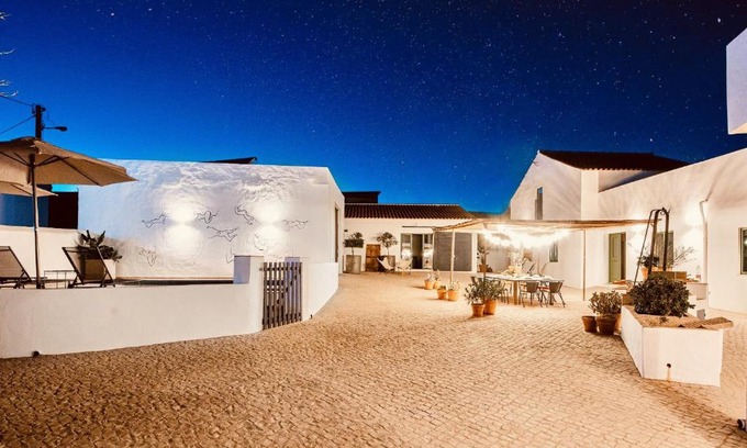 Sao Bartolomeu de Messines Villa | Relax at Casa Dona Antonia: Poolside Family Retreat