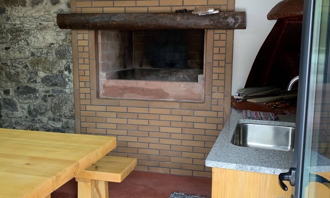 Sao Roque do Faial Cottage | Discover Comfort at Casa do Ribeiro Frio - Room A Levada