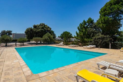 Caixas House | Casa do Sobreiro: Oceanfront Retreat with Pool & Family Fun