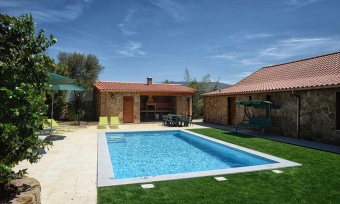 Codecoso House | Inviting Casa do Tanque: Family-Friendly Oasis with Pool