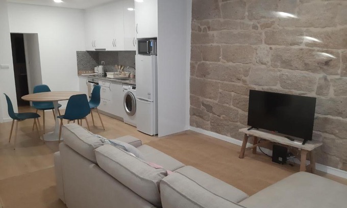 Ponte de Lima Apartment | Highly Rated Casa do Xico: Perfect for Family Getaways