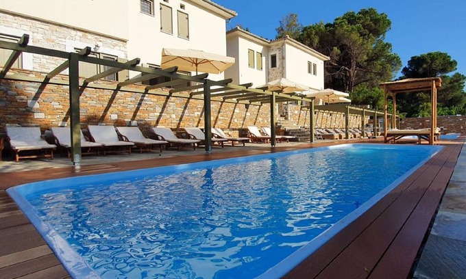 Kali Vrysi Apartment | Cozy Casa Dobrescu: Oceanfront Getaway with Private Pool