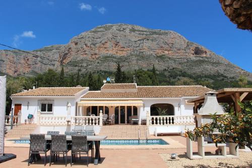 Montgo de Toscamar Villa | Family-Friendly Casa Don Jim: Private Pool & Ocean Views