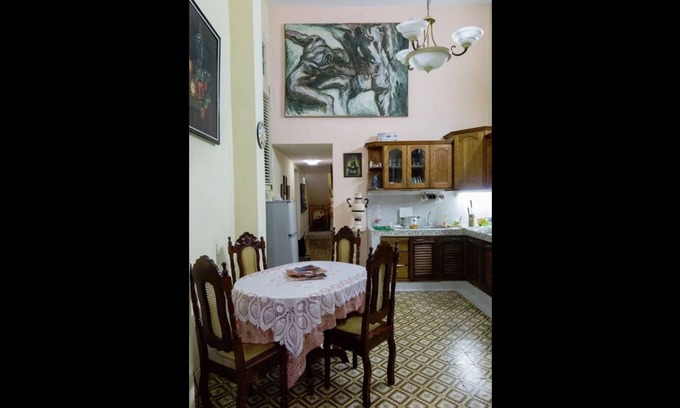 El Vedado House | Budget-Friendly Casa Don Vito with Spa and Breakfast