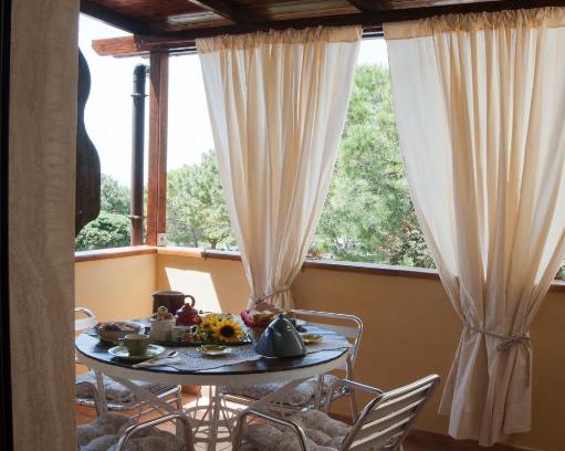 Rosignano Solvay Apartment | Family-Friendly Casa Donatella on Etruscan Coast, Rated 9.8