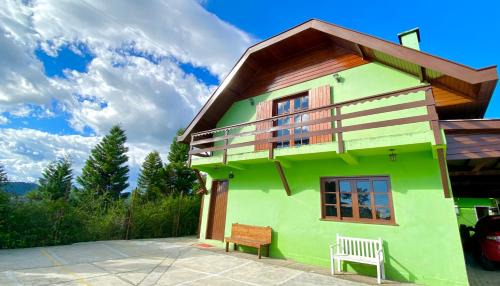 Vila Britania House | Welcoming Casa dos Avós: Pet & Child Friendly Retreat
