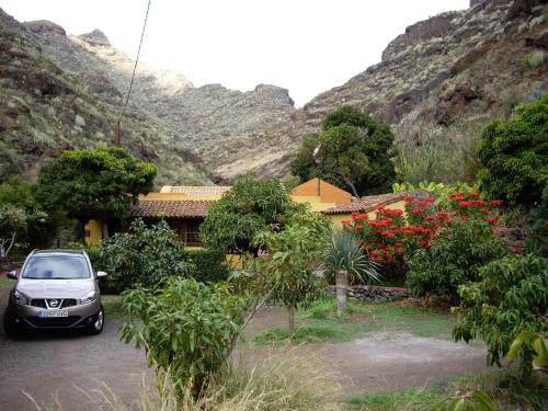 Santa Cruz de Tenerife House | Discover Casa Dos Barrancos: Ocean View with Pool Access