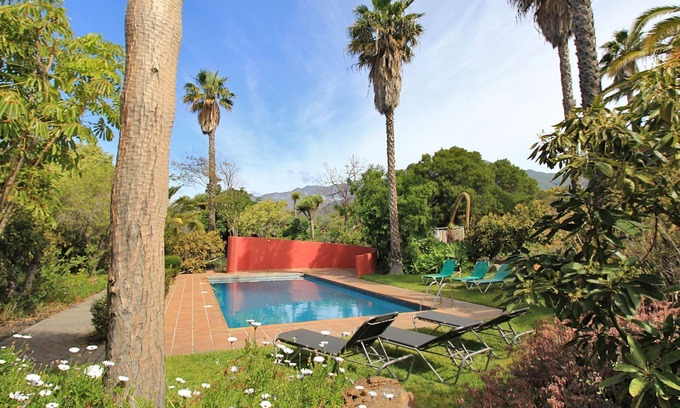 Tajuya House | Casa Caracoles B: Family-Friendly Retreat with Kitchen Access