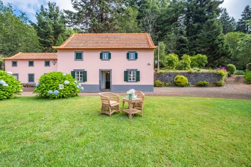 Camacha House | Family-Friendly Retreat at Casa dos Castanheiros - Rated 9.5/10