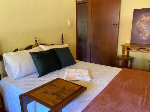 Itabirito Bed & Breakfast | Discover Casa dos Coqueiros: Poolside Comfort & Events