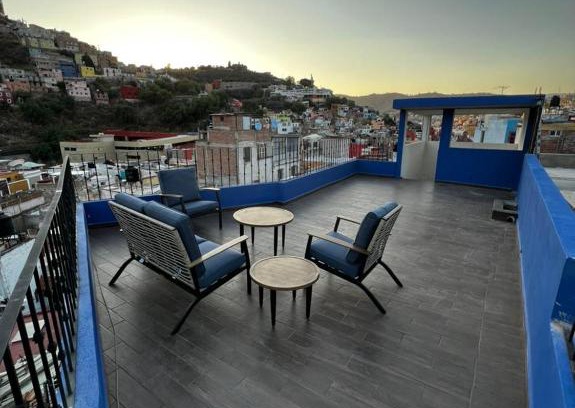 Zona Centro Apartment | Family-Friendly Stay at Casa Dos Fridas in Centro Guanajuato