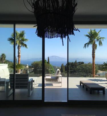 El Cuarton House | CASA DOS MARES: Top Rated Stay with Pool and Family Amenities