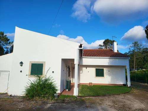 Caldas da Rainha House | Guest Rated Casa dos Morgados: Family & Pet-Friendly Haven