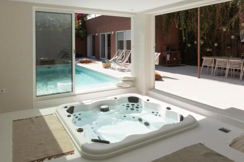 Ramalde Villa | Private Villa Casa dos Pinheiros with Pool & Ocean View