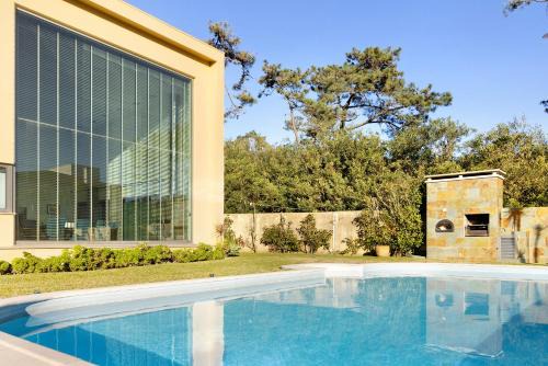 Esposende Villa | Explore Casa dos Pinheiros: Family-Friendly with Pool