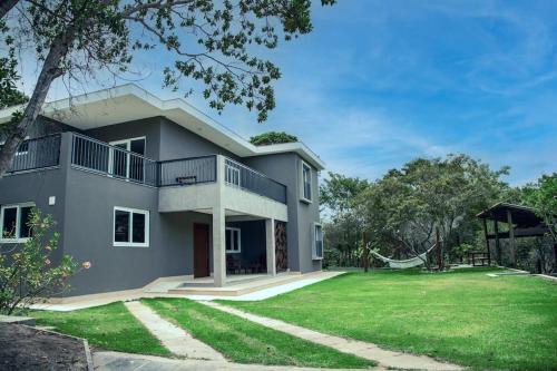 Pati Valley House | Dream House Getaway in Vale do Capão with Cozy Fireplace
