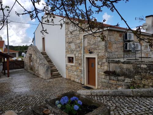 Fatima House | Unforgettable Stay at Casa dos Tios - 4-Star Comfort Awaits