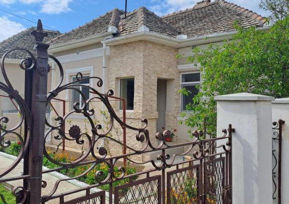 Calafat House | Ocean View Retreat at Casa Dragos – Rated 10/10 by Guests