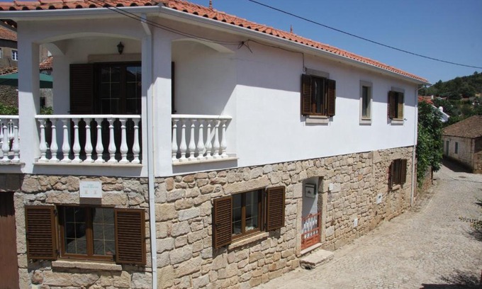 Fundao House | Discover Casa Duas Fontes: Oceanfront Retreat with Pool
