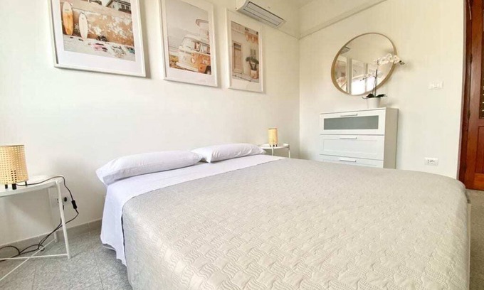 Pizzo Apartment | Edward House: Family-Friendly Stay in Historic Center
