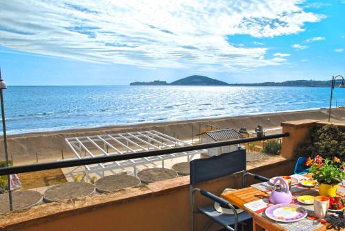 Formia House | Oceanfront Bliss at Casa Edy with Family-Friendly Amenities