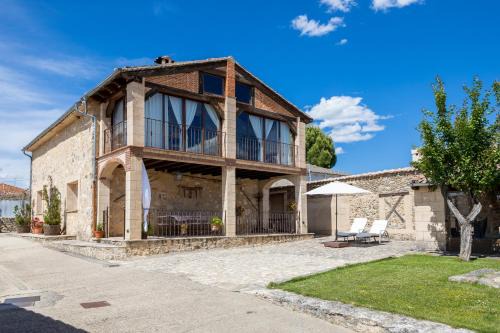 Rades de Abajo House | Discover Casa el Arroyal: Pet-Friendly Family Retreat
