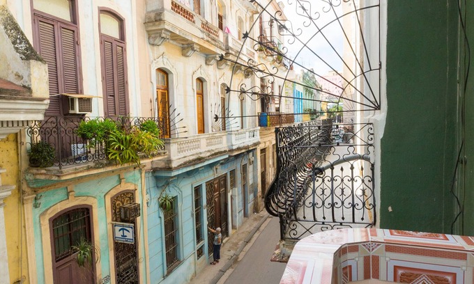 Old Havana Apartment | Pet-Friendly Casa El Balcon de Chacon with Ocean Views
