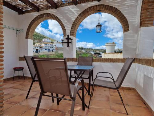 Iznate House | Discover Casa El Banco: Child-Friendly Retreat with 8.9 Rating