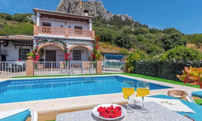 Benalauria Villa | Experience Casa El Carril Benalauría: 9.8 Rated Retreat