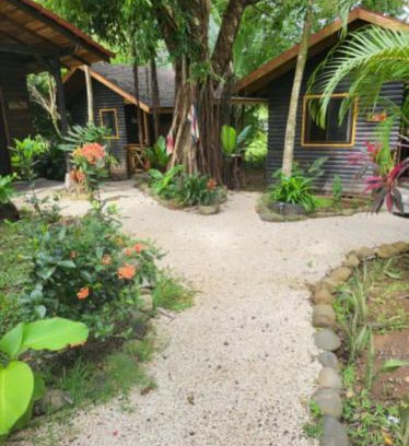 Canton Parrita Bed & Breakfast | Elegant Casa el Colibrí: Family-Friendly with Pool Access