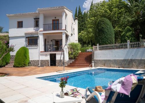 Huetor Santillan House | Casa El Pilar con piscina, jardín y barbacoa