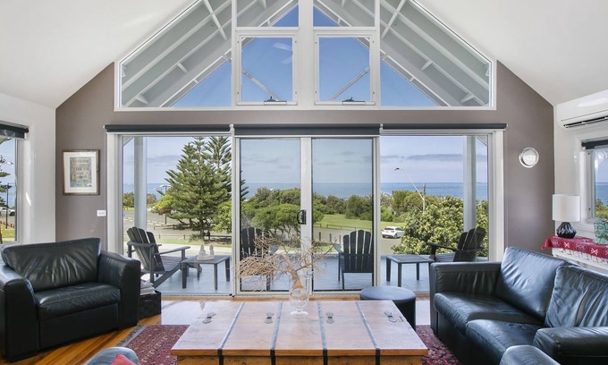 Bulli House | Casa el Punto: Oceanfront Retreat Steps from the Beach
