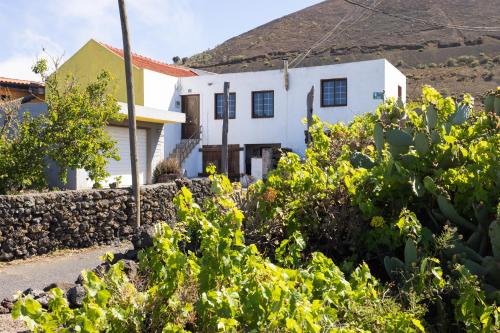 Valverde Apartment | Family-Friendly Getaway at Home2Book Casa El Rincón I