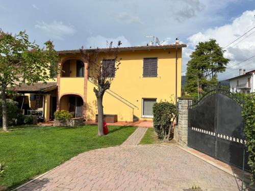 Puliciano Apartment | Discover Casa Elena: Oceanfront Retreat with Hot Tub