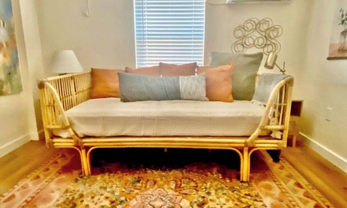 Blackshear-Prospect Hill House | Casa Eleven . Super Location. Walkability