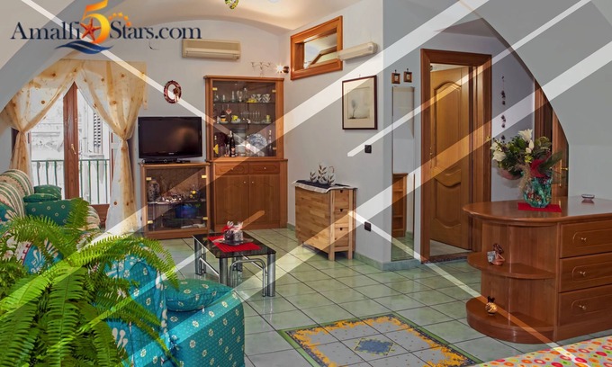 Amalfi Apartment | Delightful Casa Elisa in Amalfi: Family Friendly with Breakfast
