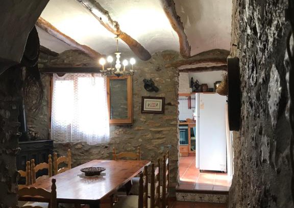 Masdenverge House | Pet-Friendly Getaway at CASA ELISA with Breakfast Included
