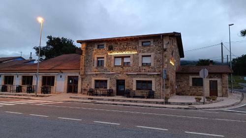 Campoo de Yuso House | Outstanding Casa Elisa Monegro: Family-Friendly Escape