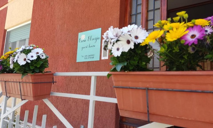 Casette d'Ete House | Pet-Friendly Casa Elvezia Guest House with High Ratings