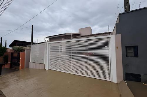 Ourinhos House | Casa em bairro nobre + 3 quartos com ar e 2 vagas