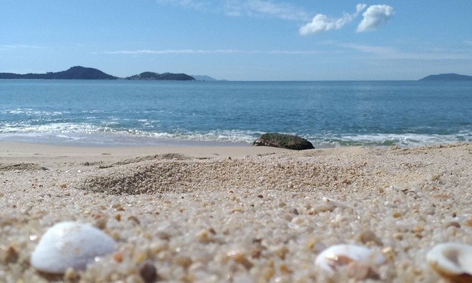 Governador Celso Ramos House | Oceanfront Stay at Casa em Frente ao Mar, Gov C Ramos SC