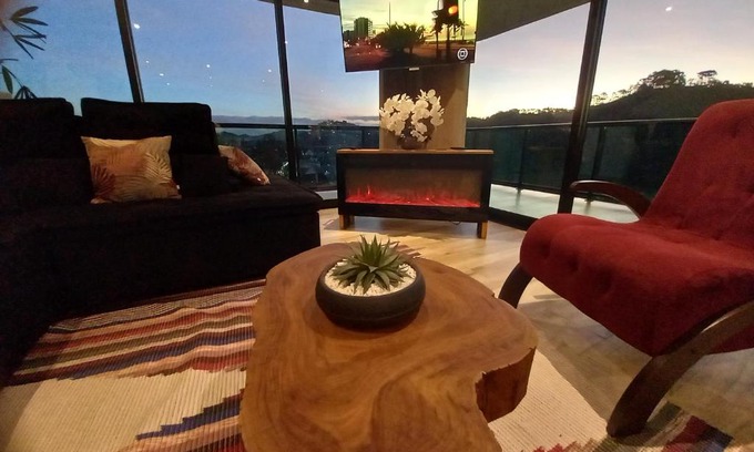 Vila Telma House | Scenic Casa em Campos do Jordão: 4-Star Family Retreat