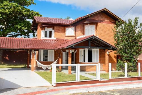 Ingleses do Rio Vermelho Villa | Cozy Casa near the Beach in Gated Community