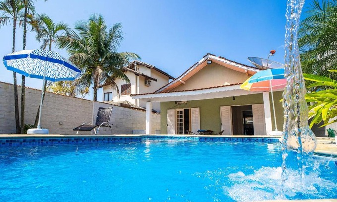 Boraceia House | Relax at Casa com Piscina in Bertioga – 4-Star Retreat